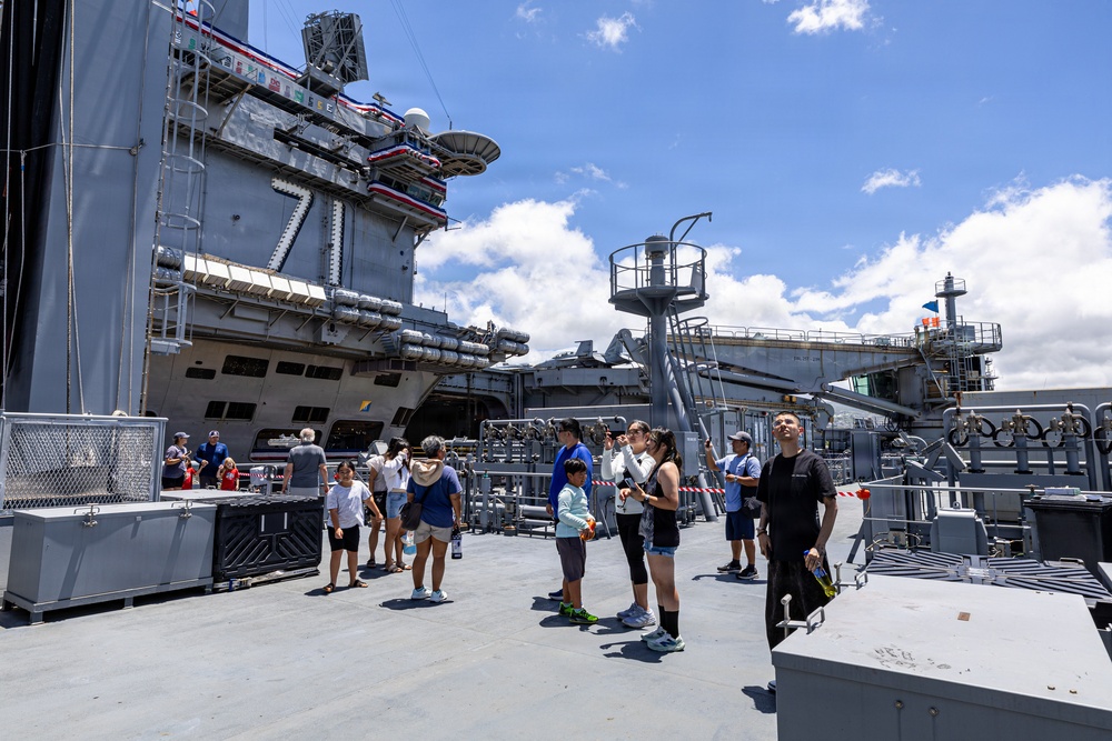 Public tours Royal New Zealand Navy vessel during RIMPAC 26 open ship event