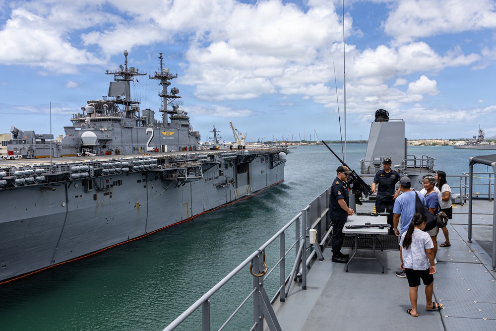 Public tours Royal New Zealand Navy vessel during RIMPAC 26 open ship event