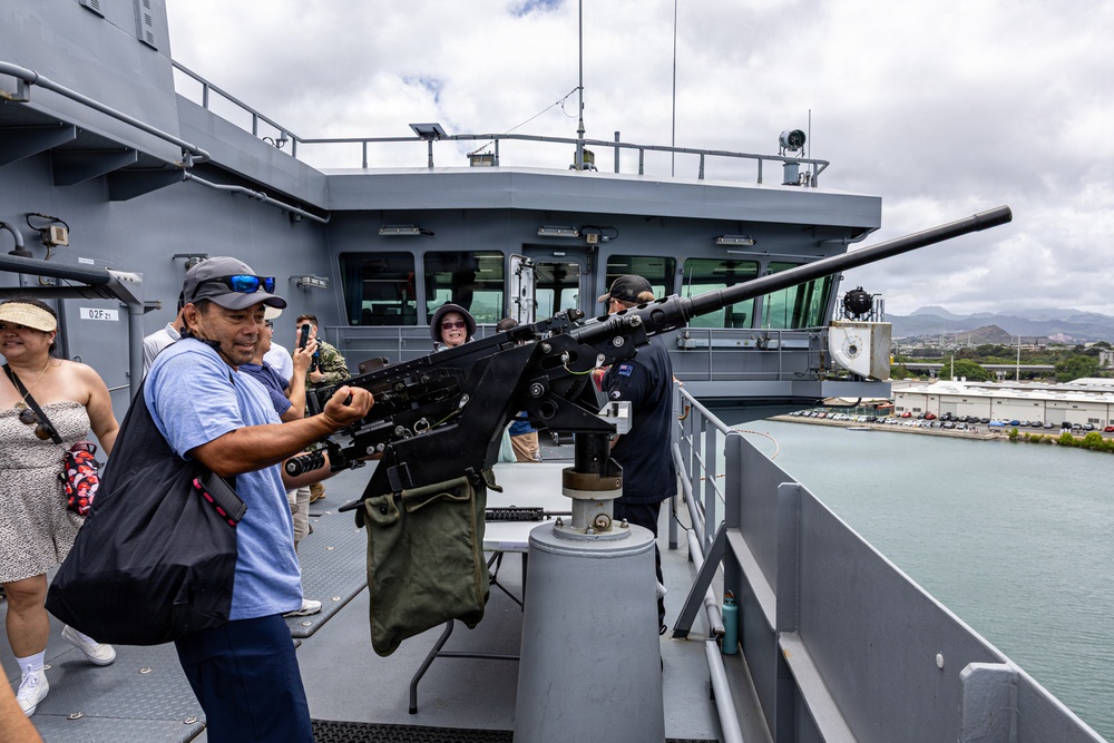 Visitor learns about weapon systems during RIMPAC 26 ship tour