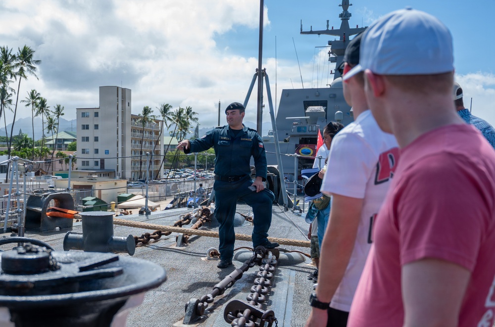 Chilean Navy Sailor provides tour during RIMPAC 26 open ship event