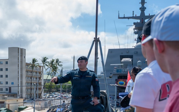 Chilean Navy Sailor provides tour during RIMPAC 26 open ship event