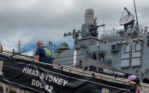 HMAS Sydney (DDG 42) hosts public tours on Open Ship Day during RIMPAC 2026