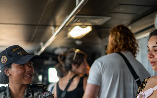 HMAS Sydney (DDG 42) hosts public tours on Open Ship Day during RIMPAC 2026