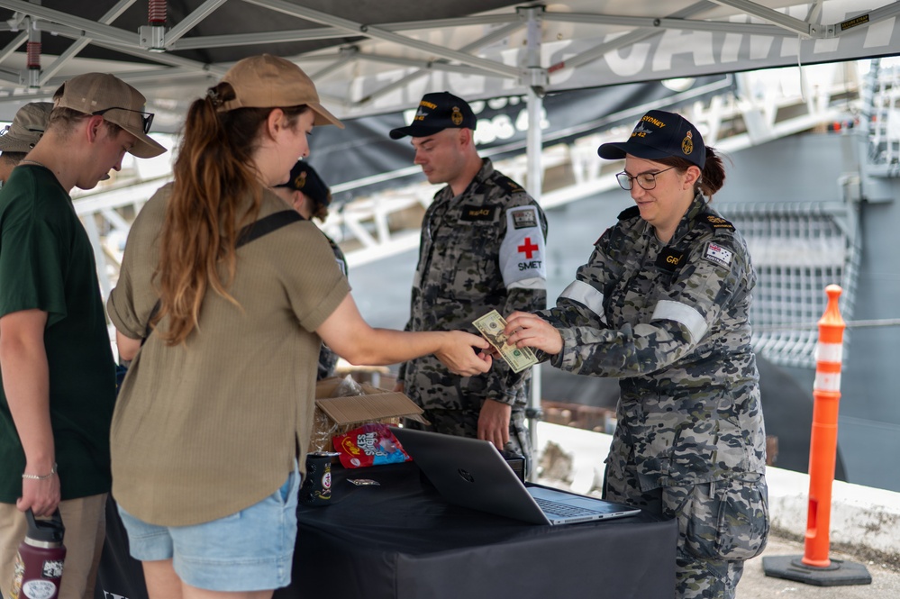 HMAS Sydney (DDG 42) hosts public tours on Open Ship Day during RIMPAC 2026