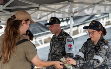 HMAS Sydney (DDG 42) hosts public tours on Open Ship Day during RIMPAC 2026