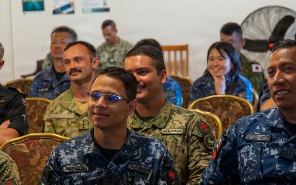 Multinational service members participate in a RIMPAC medical training