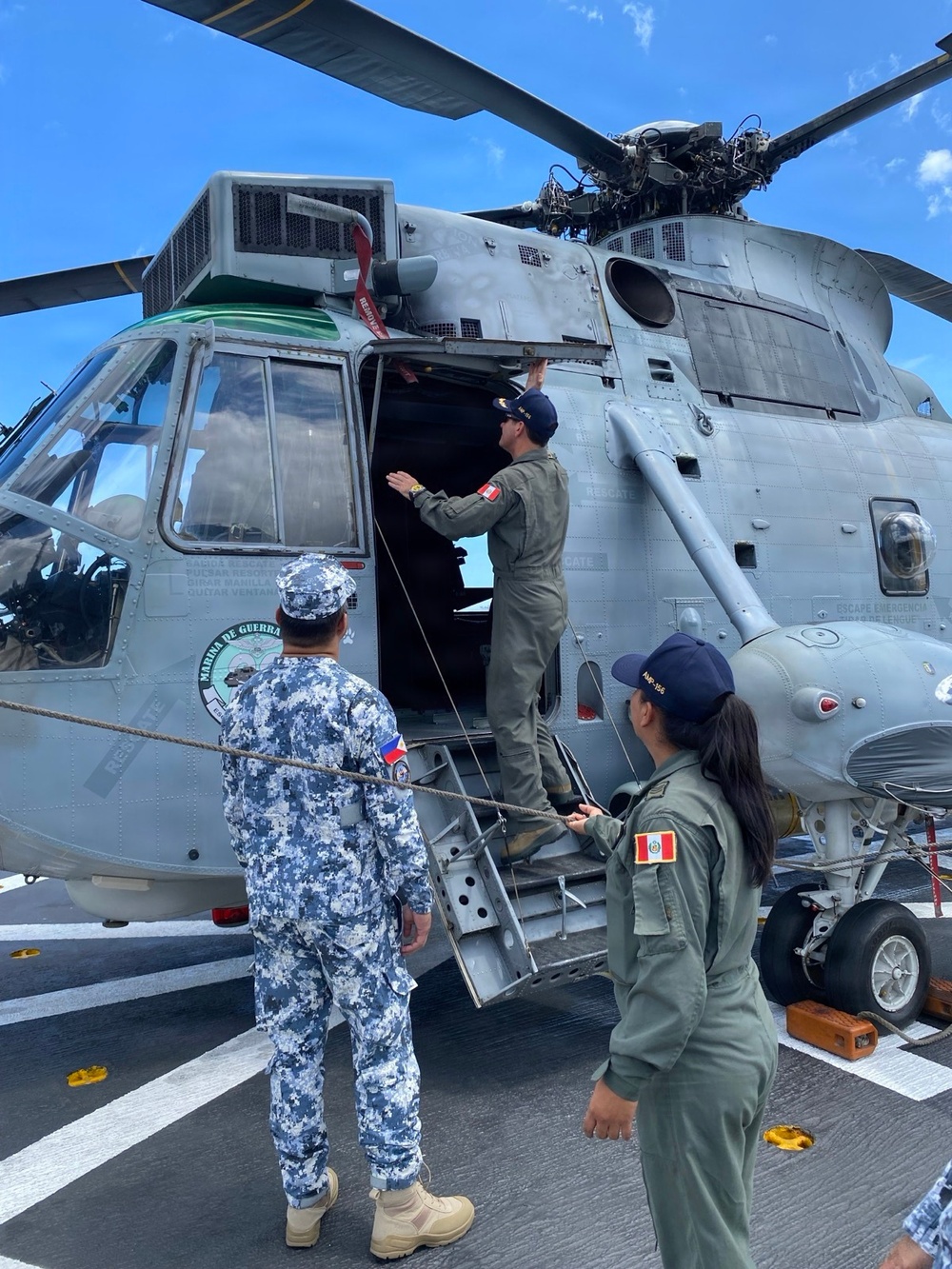 Philippine Coast Guard visits the BAP Pisco (AMP-156)