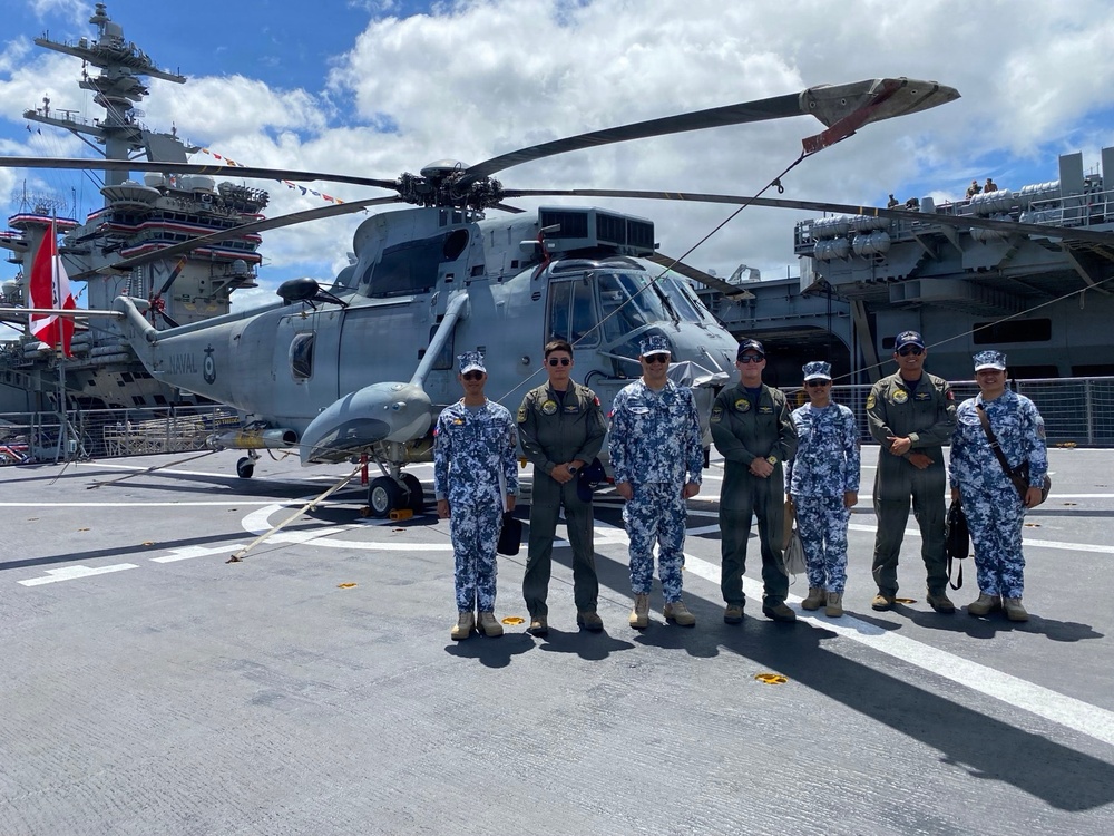 Philippine Coast Guard visits the BAP Pisco (AMP-156)