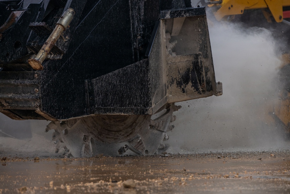 U.S. joint services, Canadian Armed Forces repair airfield during Valiant Shield