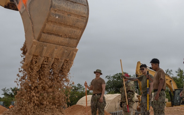 U.S. joint services, Canadian Armed Forces repair airfield during Valiant Shield