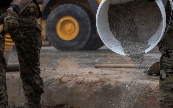 U.S. joint services, Canadian Armed Forces repair airfield during Valiant Shield