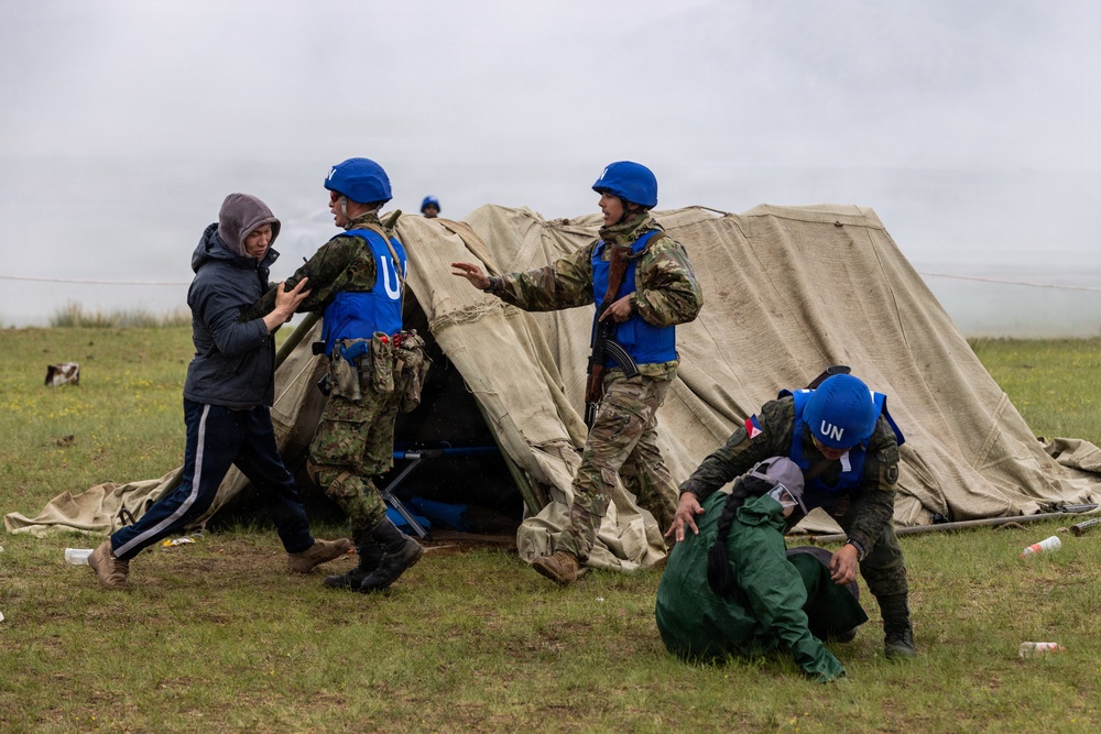 Multinational Soldiers Extract Civilians at Khaan Quest 2026