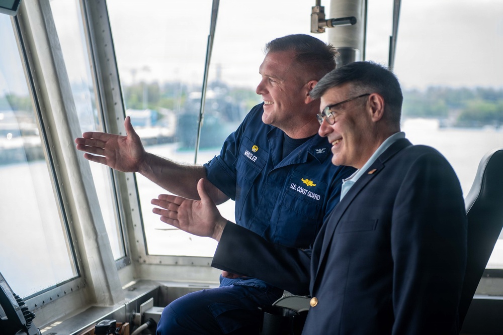 USCGC Midgett (WMSL 757) hosts United States Chargé d’affaires to Singapore