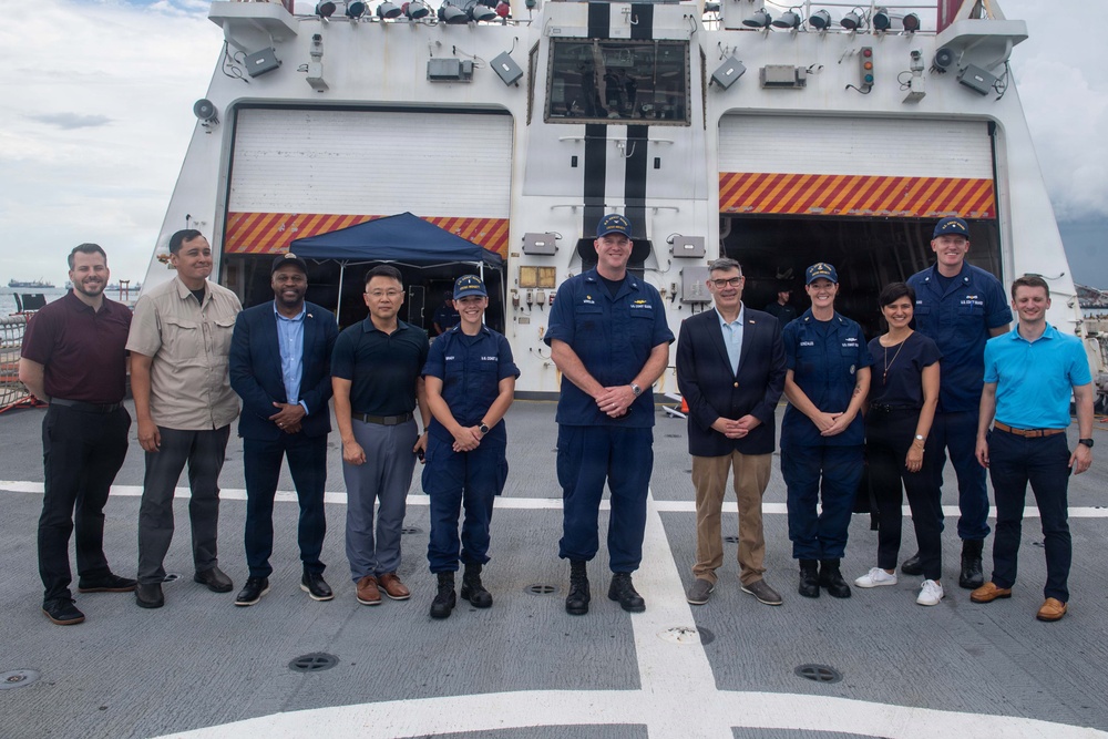 USCGC Midgett (WMSL 757) hosts United States Chargé d’affaires to Singapore
