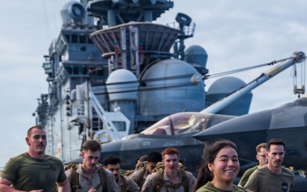 11th MEU Marines, Sailors Conduct A Fun Run Aboard USS Boxer