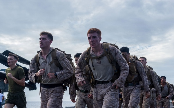 11th MEU Marines, Sailors Conduct A Fun Run Aboard USS Boxer