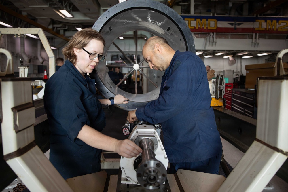 IKE Supports East Coast Fleet Replacement Squadrons