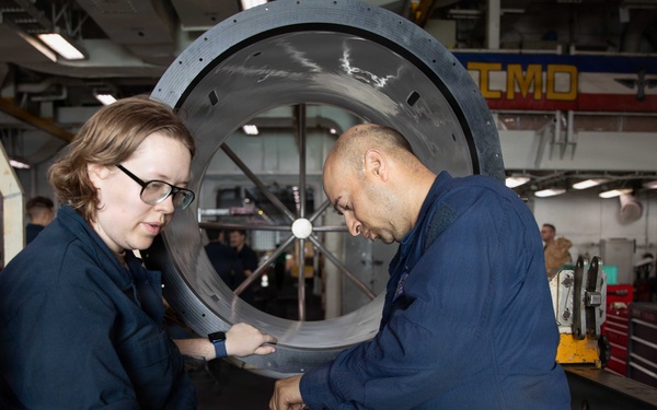IKE Supports East Coast Fleet Replacement Squadrons