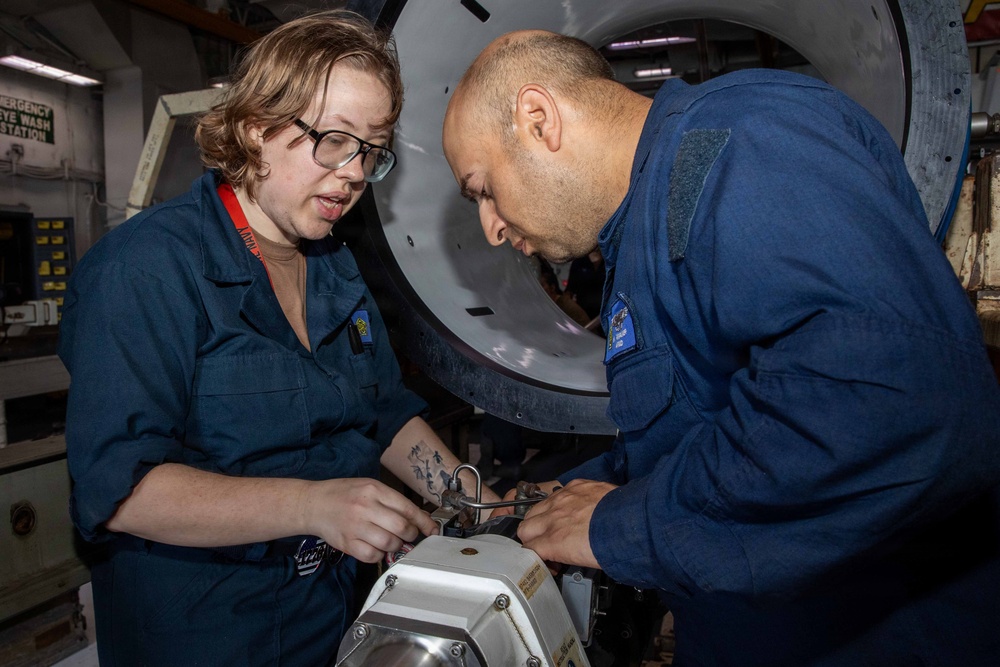 IKE Supports East Coast Fleet Replacement Squadrons
