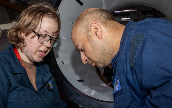 IKE Supports East Coast Fleet Replacement Squadrons