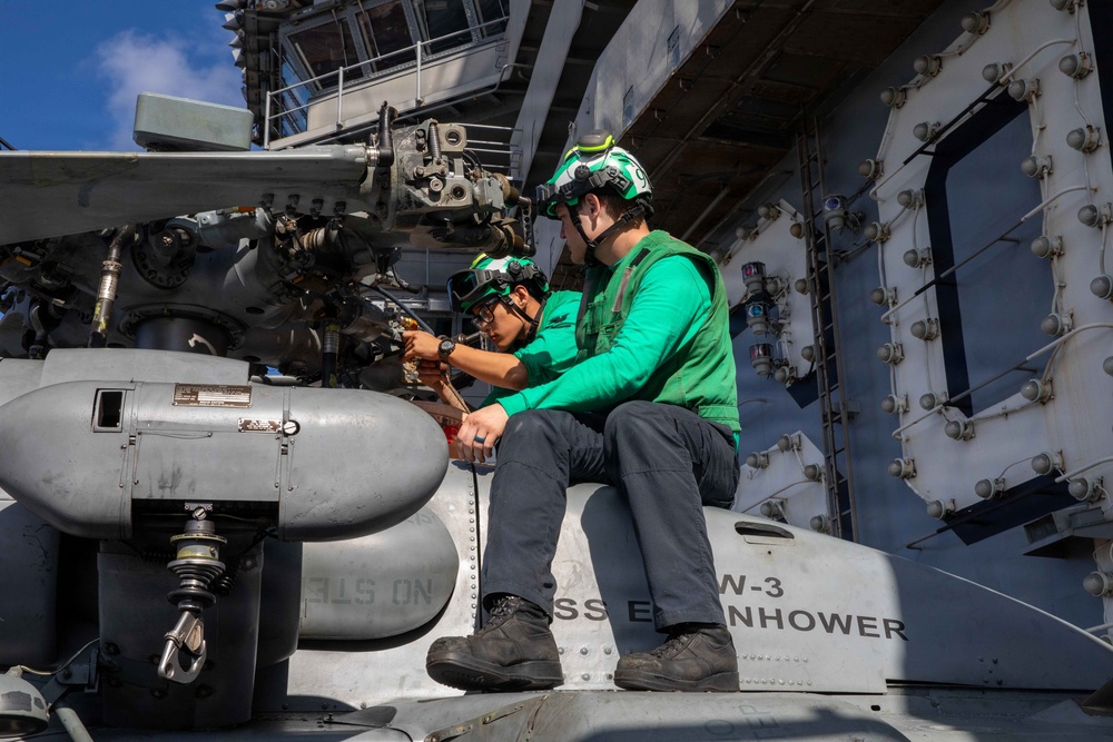 IKE Supports East Coast Fleet Replacement Squadrons