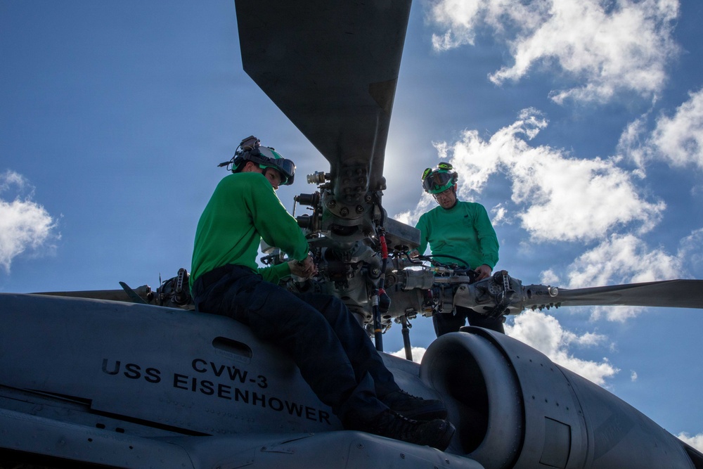 IKE Supports East Coast Fleet Replacement Squadrons