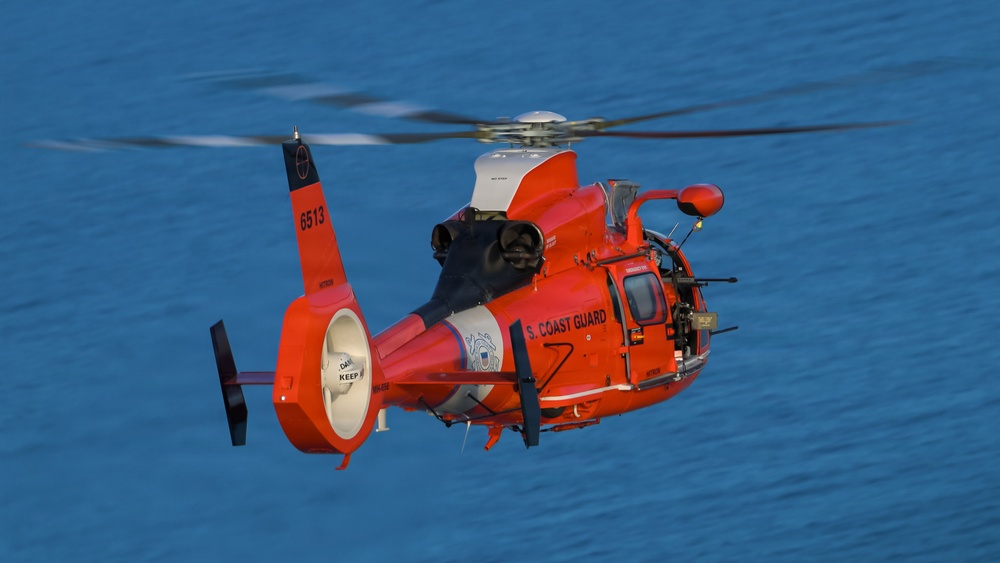 Coast Guard Helicopter Interdiction Tactical Squadron conducts training with Coast Guard Cutter Bear