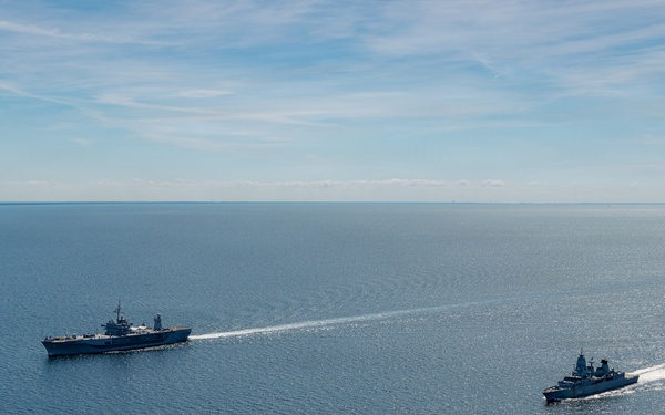 USS Mount Whitney, FGS Hamburg Sail in Baltic Sea