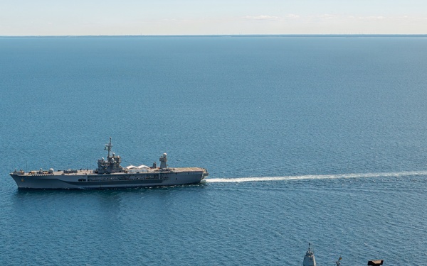 USS Mount Whitney, FGS Hamburg Sail in Baltic Sea