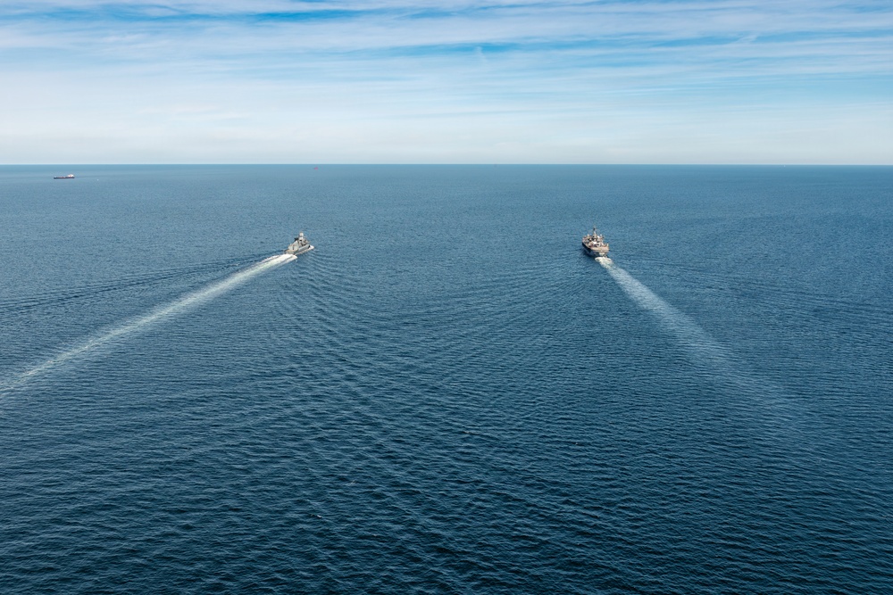 USS Mount Whitney, FGS Hamburg Sail in Baltic Sea