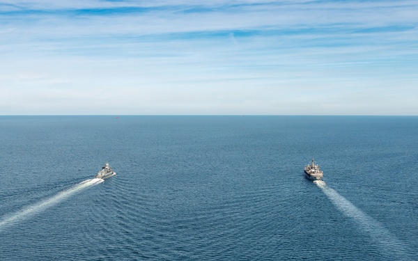 USS Mount Whitney, FGS Hamburg Sail in Baltic Sea