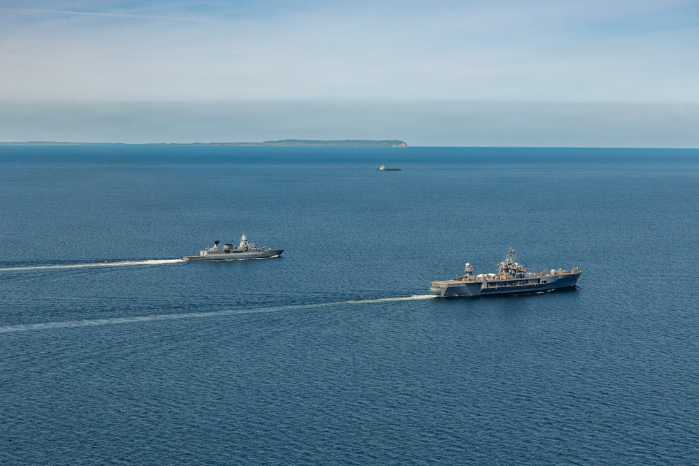 USS Mount Whitney, FGS Hamburg Sail in Baltic Sea