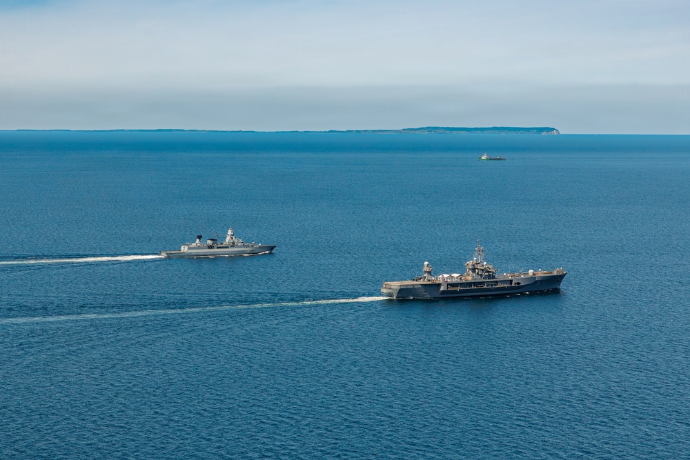 USS Mount Whitney, FGS Hamburg Sail in Baltic Sea