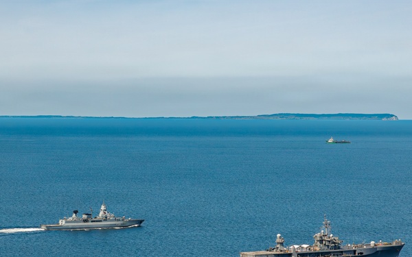 USS Mount Whitney, FGS Hamburg Sail in Baltic Sea
