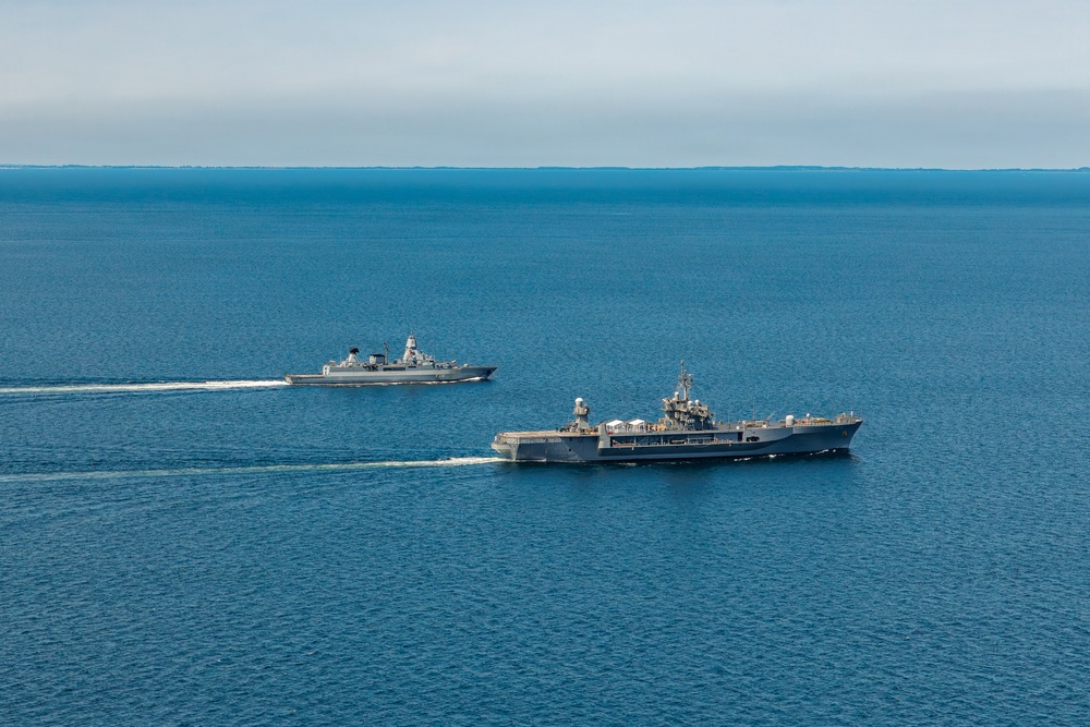 USS Mount Whitney, FGS Hamburg Sail in Baltic Sea