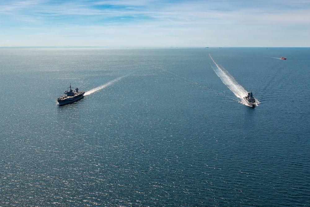 USS Mount Whitney, FGS Hamburg Sail in Baltic Sea
