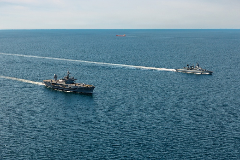 USS Mount Whitney, FGS Hamburg Sail in Baltic Sea