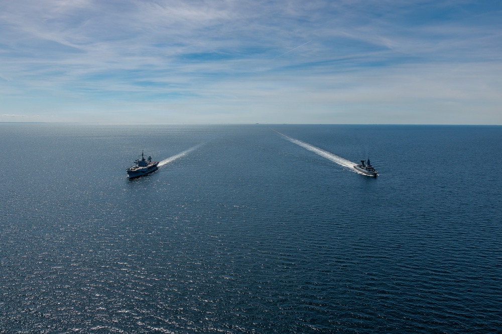 USS Mount Whitney, FGS Hamburg Sail in Baltic Sea
