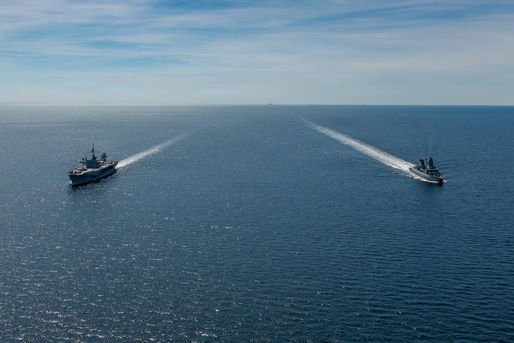USS Mount Whitney, FGS Hamburg Sail in Baltic Sea