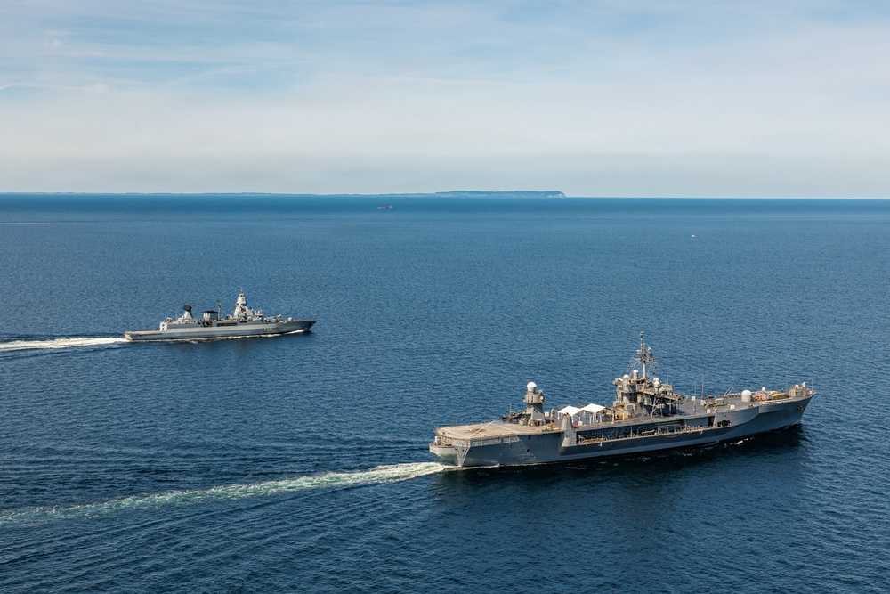 USS Mount Whitney, FGS Hamburg Sail in Baltic Sea