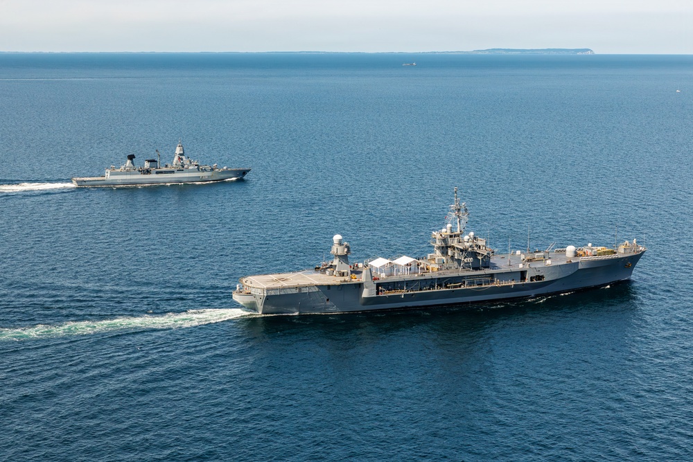 USS Mount Whitney, FGS Hamburg Sail in Baltic Sea