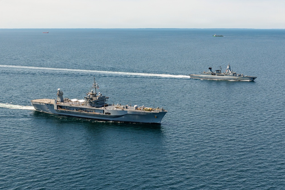 USS Mount Whitney, FGS Hamburg Sail in Baltic Sea