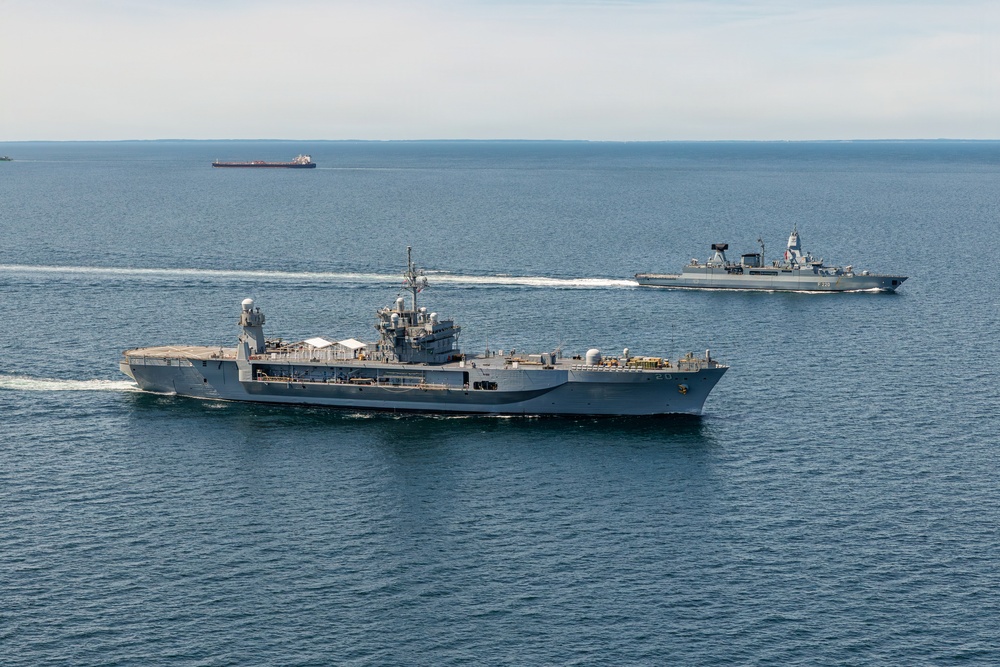 USS Mount Whitney, FGS Hamburg Sail in Baltic Sea