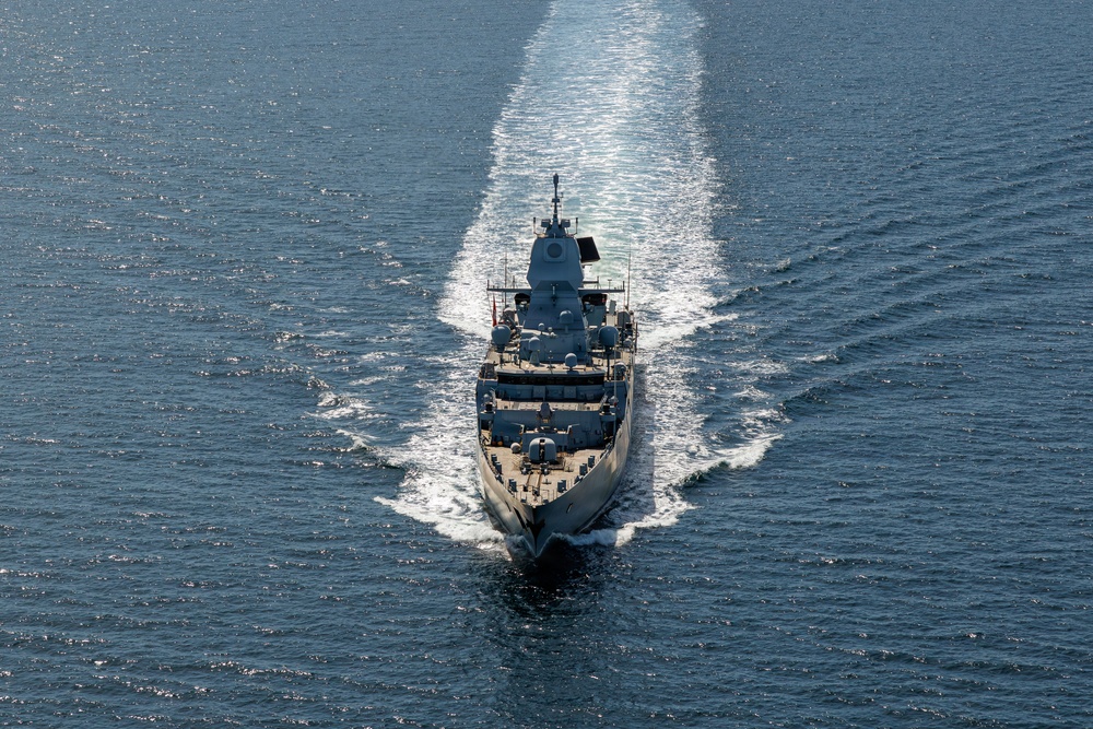 USS Mount Whitney, FGS Hamburg Sail in Baltic Sea