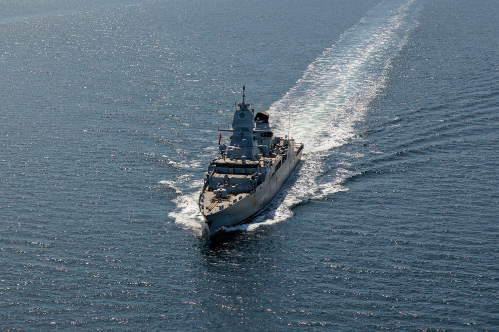 USS Mount Whitney, FGS Hamburg Sail in Baltic Sea