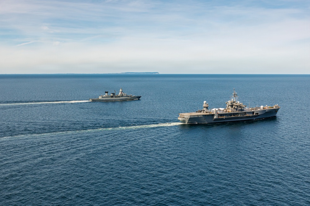 USS Mount Whitney, FGS Hamburg Sail in Baltic Sea