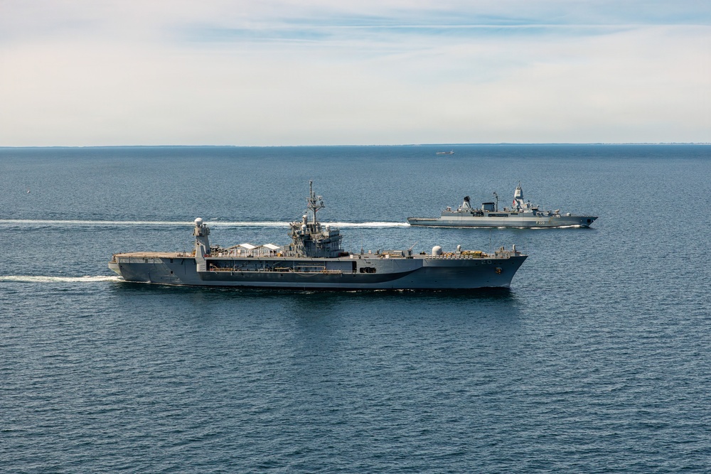 USS Mount Whitney, FGS Hamburg Sail in Baltic Sea
