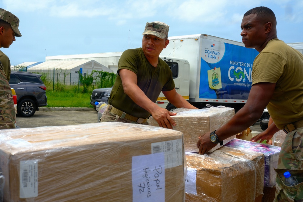 U.S. Army Soldiers Assist Panamanian Partners with Humanitarian Aid Distribution