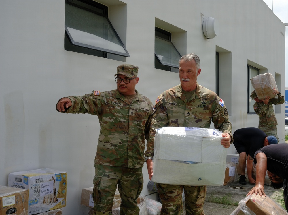 U.S. Army Soldiers Assist Panamanian Partners with Humanitarian Aid Distribution