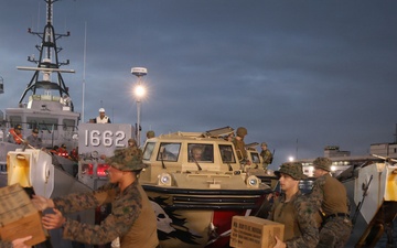 U.S. Sailors and marines unload Meals, Ready-to-Eat boxes from Landing Craft Utility (LCU) 1662, assigned to Assault Craft Unit (ACU) 2, in La Guaira, Venezuela, June 27, 2026.